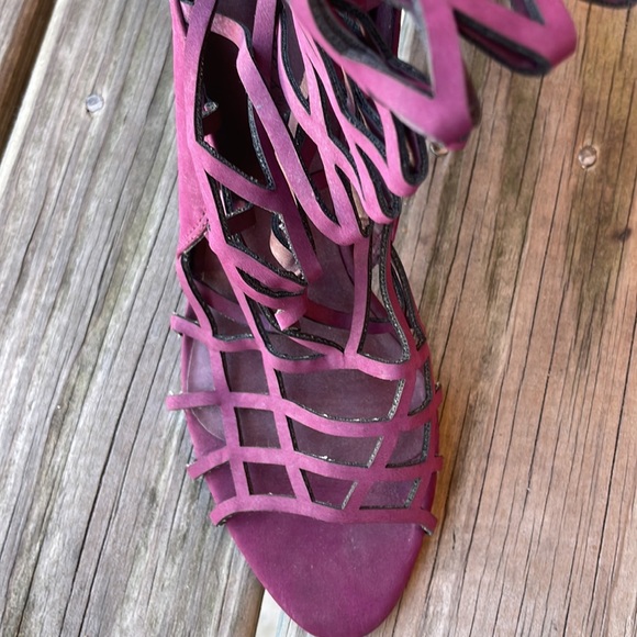 THIGH HIGH BURGUNDY GATE BOOTS. PEEK A BOO TOE SIZE 9 - Picture 3 of 6